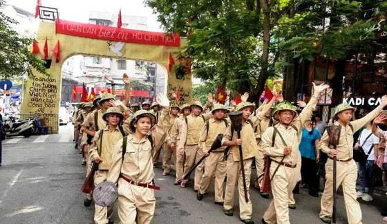 Hà Nội năm cửa ô đón mừng đoàn quân giải phóng ảnh 2