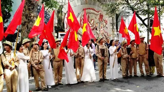 Hà Nội năm cửa ô đón mừng đoàn quân giải phóng ảnh 7
