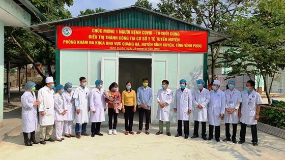 Bệnh nhân cuối cùng ra viện, Việt Nam không còn người nhiễm Covid-19 ảnh 1