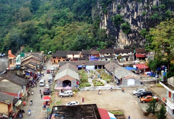 Hà Giang phong tỏa thị trấn du lịch Đồng Văn với hơn 1.600 hộ dân vì Covid-19 ảnh 1