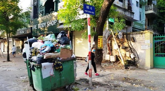 Hà Nội 'ngộp thở' vì ùn ứ rác thải ảnh 6