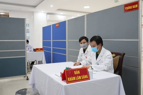 Sáng nay, Việt Nam chính thức tiêm thử nghiệm vaccine Nano Covax: 'Bắt đầu trận đánh lớn' ảnh 8