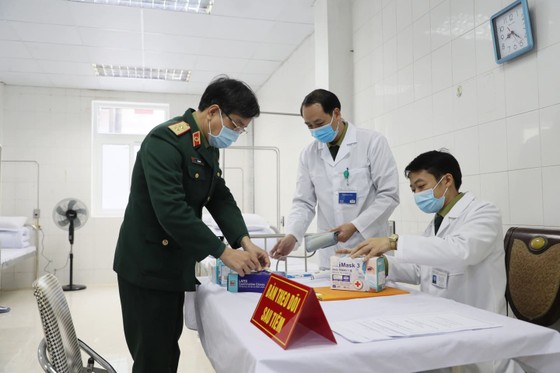 Sáng nay, Việt Nam chính thức tiêm thử nghiệm vaccine Nano Covax: 'Bắt đầu trận đánh lớn' ảnh 10