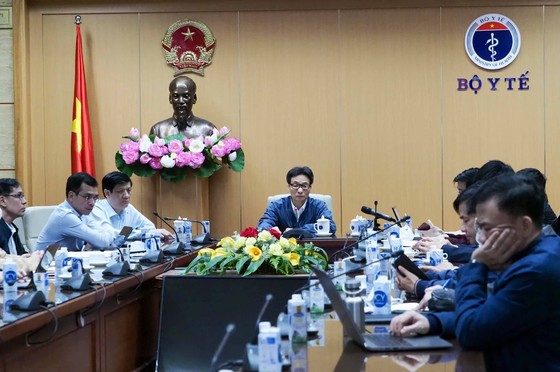 Phát hiện 2 ca nhiễm Covid-19 trong cộng đồng, Phó Thủ tướng họp khẩn trong đêm với tỉnh Hải Dương và Quảng Ninh ảnh 1