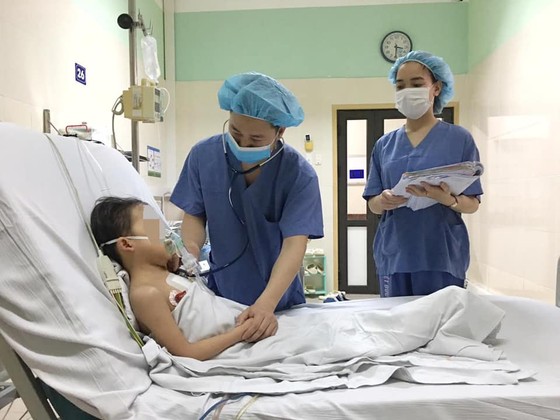 Lần đầu tiên, bệnh nhi nhỏ tuổi nhất Việt Nam được ghép tim của thanh niên 19 tuổi ảnh 2
