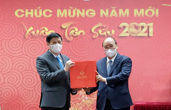 Thủ tướng Nguyễn Xuân Phúc: Ngành y tế không ngại gian khổ, hy sinh để ngăn ngừa dịch Covid-19 ảnh 2