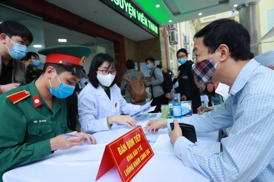 Hà Nội bắt đầu tiêm thử nghiệm giai đoạn 2 vaccine Nano Covax ảnh 2