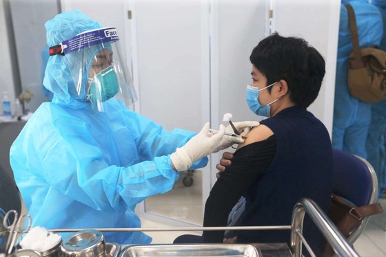 Một trường hợp rét run, co quắp sau tiêm vaccine Covid-19 ảnh 1