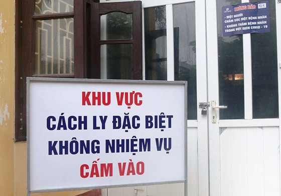 Bác sĩ Bệnh viện Sản-Nhi Hà Nam vào khu cách ly điều trị cho bệnh nhân 1 tuổi mắc Covid-19 ảnh 1