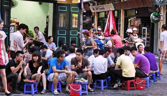 Từ 17 giờ ngày 3-5: Hà Nội dừng hoạt động quán ăn, uống đường phố, trà đá, cafe vỉa hè ảnh 1