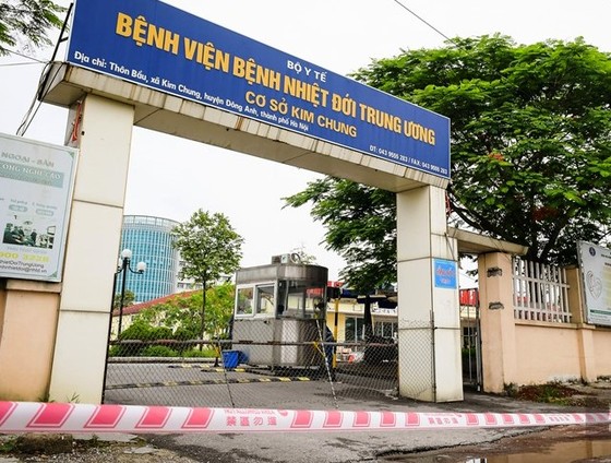 Bộ Y tế cách ly y tế Bệnh viện Bệnh nhiệt đới Trung ương sau khi có chùm ca bệnh ảnh 1