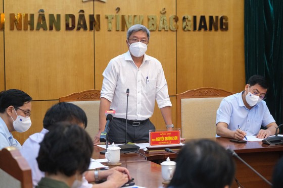 Bộ Y tế khẩn cấp hỗ trợ Bắc Giang dập dịch đang bùng phát ở khu công nghiệp ảnh 1