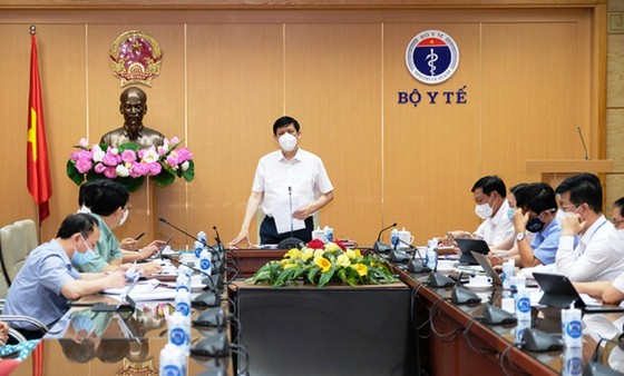 Bộ trưởng Bộ Y tế: Rất nguy hiểm nếu không dập được dịch ở Bắc Giang ảnh 1