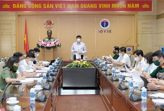 Bộ trưởng Y tế đề nghị tiếp tục cử bộ đội tới hỗ trợ Tiền Giang, Kiên Giang chống dịch ảnh 1