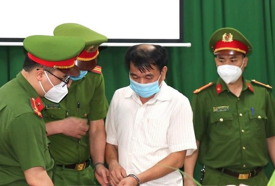Bắt Giám đốc CDC Hà Giang và 2 thuộc cấp vì nhận tiền của Việt Á ảnh 1