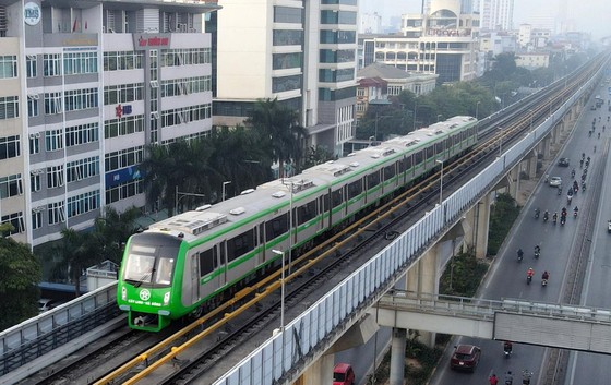 Hành khách hốt hoảng vì tàu Cát Linh- Hà Đông dừng đột ngột giữa mưa lớn ảnh 1