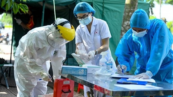 Ngày 23-5, TPHCM chỉ có 8 ca mắc Covid-19, Hà Nội giảm còn 332 ca ảnh 1