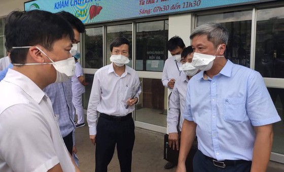 Thứ trưởng Bộ Y tế Nguyễn Trường Sơn nói gì trước thông tin xin thôi việc? ảnh 1