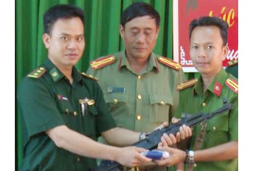 Phát hiện 2 đối tượng dùng súng AK đi săn ở khu vực biên giới ảnh 3