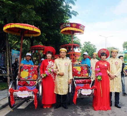 Tưng bừng đám cưới tập thể cho 22 cặp đôi đầu tiên tại Huế ảnh 6