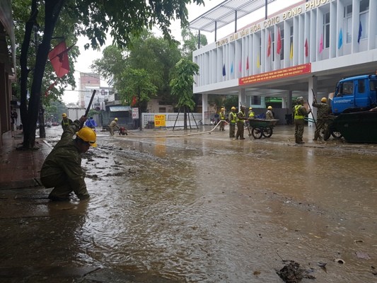 Thừa Thiên - Huế khắc phục hậu quả lũ lụt ảnh 4