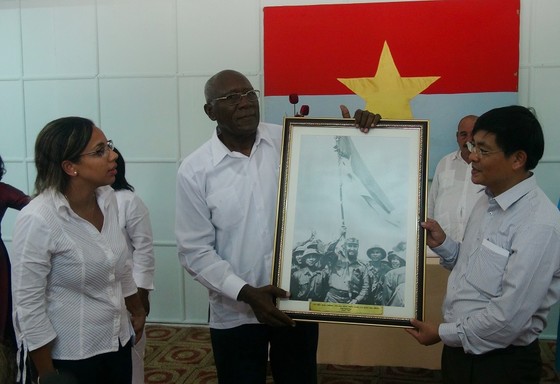 Đoàn đại biểu Đảng, Nhà nước Cuba thăm các di tích lịch sử cách mạng tại Quảng Trị ảnh 4