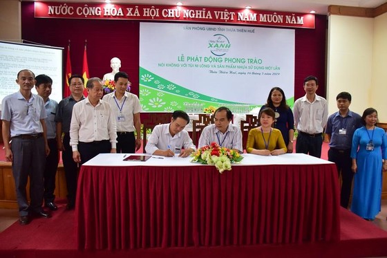 Thừa Thiên – Huế tiên phong dùng chai thủy tinh đựng nước uống cho các hội nghị ảnh 1