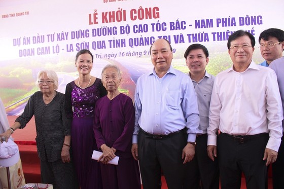 Thủ tướng Nguyễn Xuân Phúc phát lệnh khởi công tuyến đầu tiên cao tốc Bắc - Nam ảnh 3