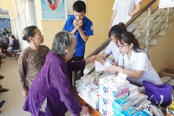 Khám chữa bệnh miễn phí cho 2.500 người nghèo Thừa Thiên – Huế và Quảng Trị ảnh 1