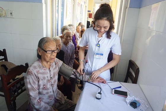 Khám chữa bệnh miễn phí cho 2.500 người nghèo Thừa Thiên – Huế và Quảng Trị ảnh 2