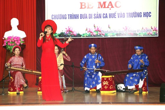 24 giáo viên THCS đầu tiên được giảng dạy di sản Ca Huế ảnh 1