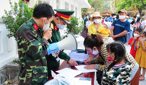 Nhiều người hoàn thành thời gian cách ly góp tiền ủng hộ Trường Quân sự tỉnh Thừa Thiên – Huế ảnh 1
