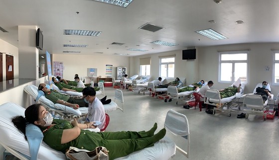 500 cán bộ, chiến sĩ công an tỉnh Thừa Thiên-Huế cùng hiến máu cứu người ảnh 2