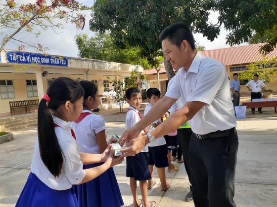 Gần 55.000 trẻ em tỉnh Trà Vinh tiếp cận chương trình sữa học đường ảnh 1
