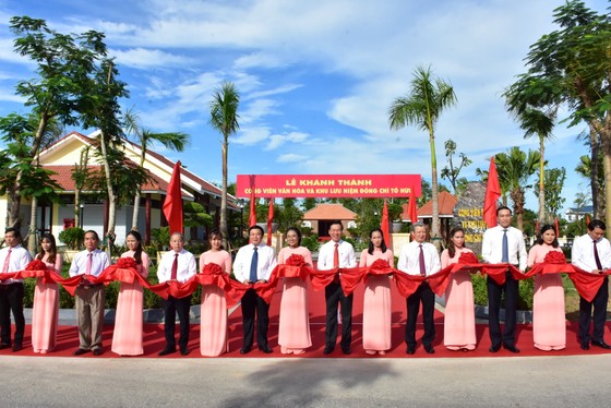 Phát hành bộ tem bưu chính đặc biệt kỷ niệm 100 năm Ngày sinh nhà thơ Tố Hữu ảnh 2