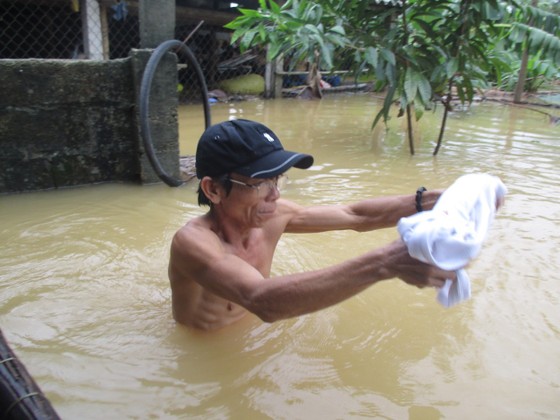 Nhiều khu dân cư Thừa Thiên – Huế trắng xóa trong lũ ảnh 10