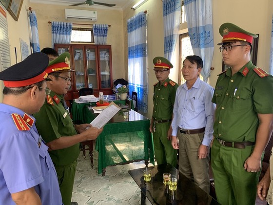 Tham ô gần 1 tỷ đồng, nguyên Chủ tịch UBND xã Quảng Vinh bị khởi tố ảnh 1