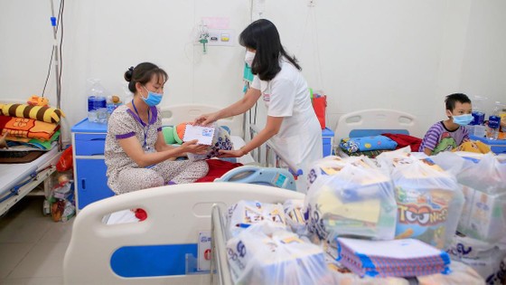Tết Trung thu đặc biệt ở Bệnh viện Trung ương Huế ảnh 4