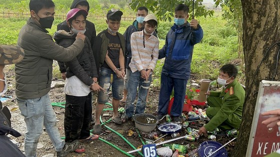 Bắt 3 thanh niên vận chuyển số lượng lớn ma túy trên đường mòn ảnh 1