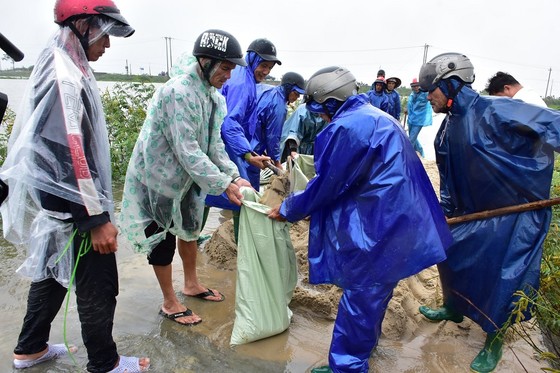 Thừa Thiên – Huế 1 chết đuối, 5 người bị thương vì lốc xoáy và mưa lũ trái mùa ảnh 1