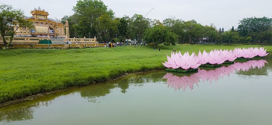 Cố đô Huế rộn ràng mùa Phật đản ảnh 7