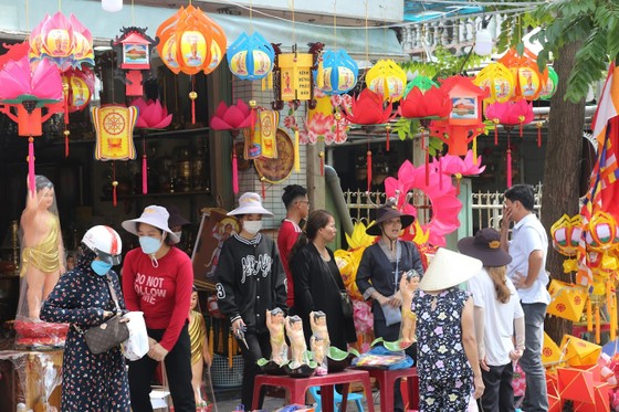 Cố đô Huế rộn ràng mùa Phật đản ảnh 11
