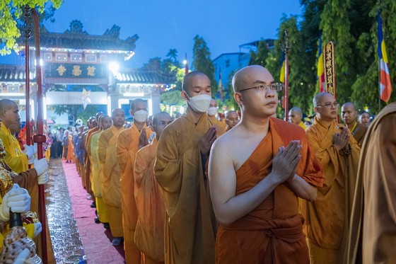 Trang nghiêm lễ chính thức Đại lễ Phật đản PL.2566 tại chùa Từ Đàm ảnh 9