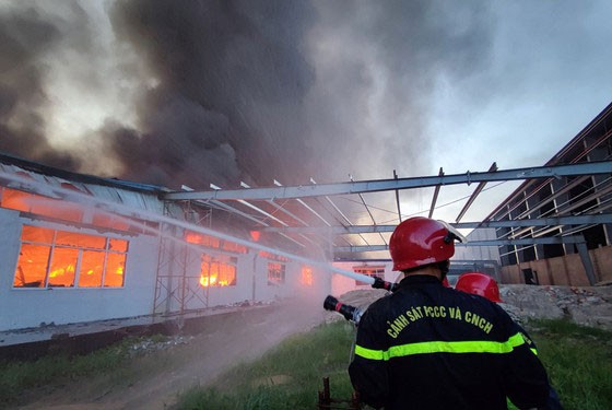 Cháy lớn tại doanh nghiệp dệt may có số lượng công nhân lớn nhất Thừa Thiên – Huế ảnh 7