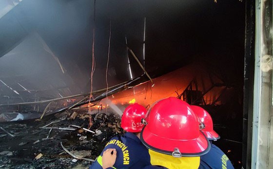 Cháy lớn tại doanh nghiệp dệt may có số lượng công nhân lớn nhất Thừa Thiên – Huế ảnh 3