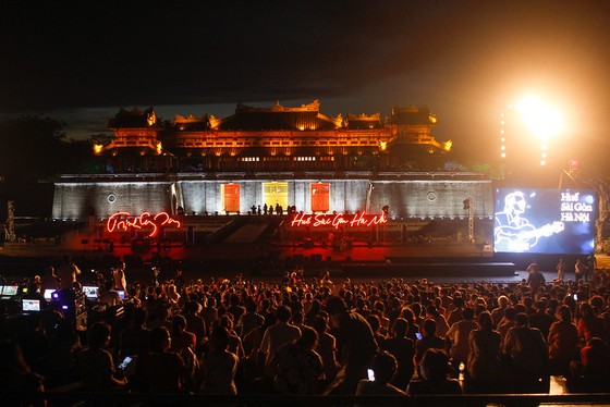Ban tổ chức Festival Huế xin lỗi vì sự cố chương trình âm nhạc Trịnh Công Sơn ảnh 1