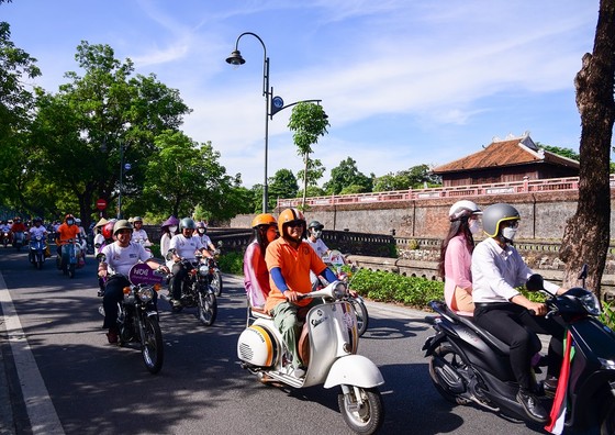 Diễu hành xe máy cổ quảng bá điểm đến và các sản phẩm du lịch ở Thừa Thiên - Huế ảnh 2