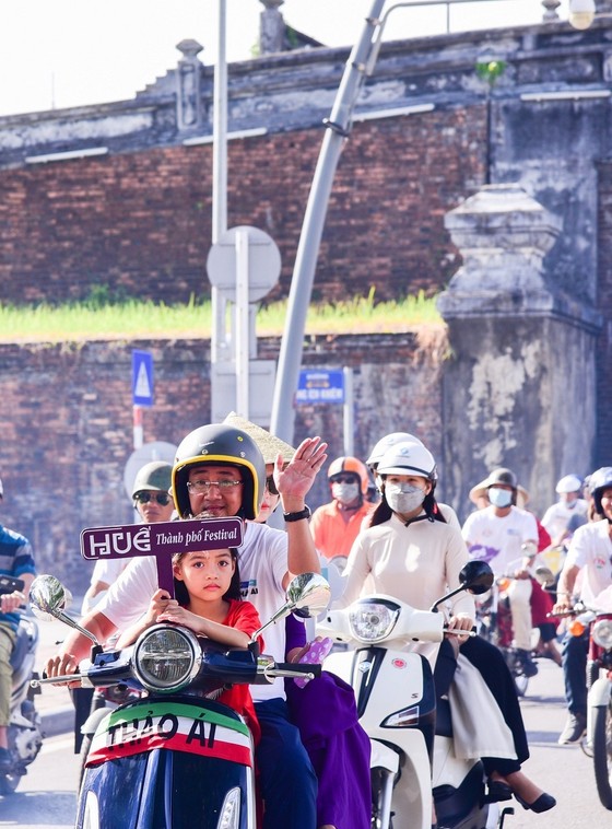 Diễu hành xe máy cổ quảng bá điểm đến và các sản phẩm du lịch ở Thừa Thiên - Huế ảnh 1