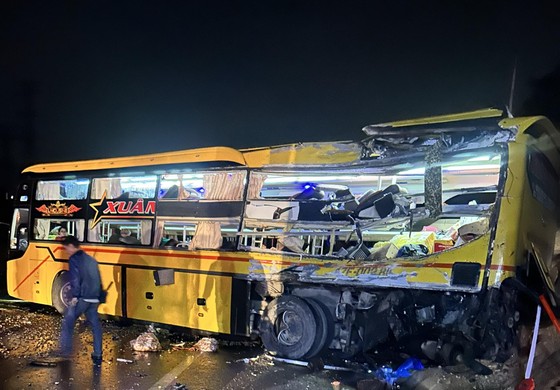Tai nạn thảm khốc trên cao tốc Cam Lộ - La Sơn (Huế), 2 người chết, 13 người bị thương ảnh 3