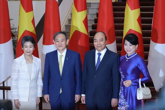 Thủ tướng Nhật Bản bắt đầu chuyến thăm chính thức Việt Nam ảnh 8